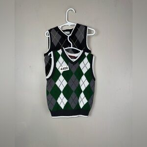 The children’s place 24 months. Set of 2 vest preowned great condition